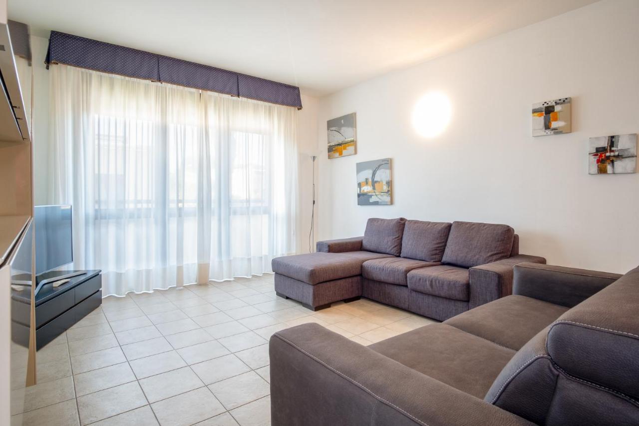 טירניה Beverly Park Residence מראה חיצוני תמונה